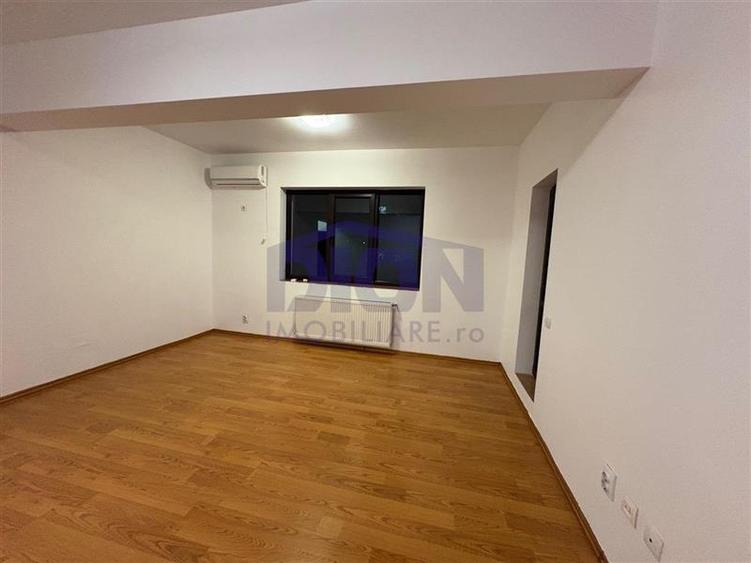 Eroii Revolutiei, 2 camere, etaj 1, bloc nou. - 11