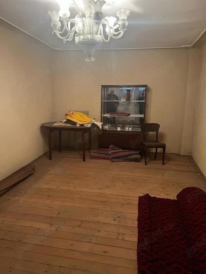 casa si teren de vanzare - 1