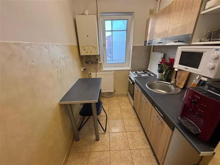 Zona Miron Costin - apartament 3 camere - etajul 2 - 7