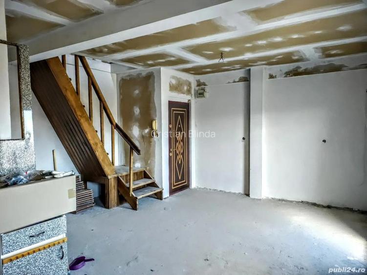 Vand ap. 3 camere la mansarda Vand ap. 3 camere la mansarda