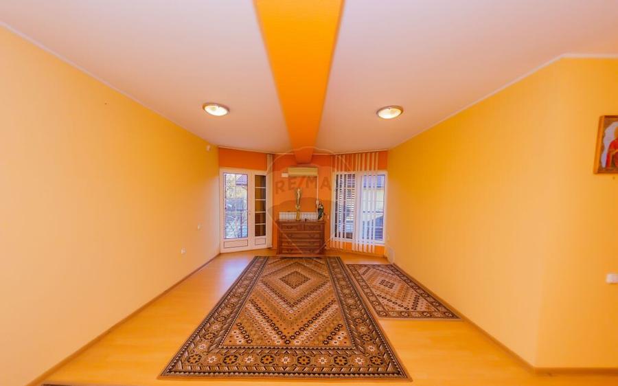 DE VANZARE DOUA CASE in zona de PARC ideale pentru doua f... - 2