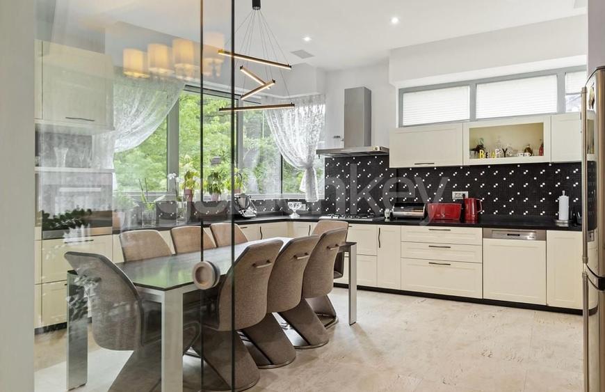 Vilă impresionantă pe un singur nivel | piscina | 2 garaje - 6