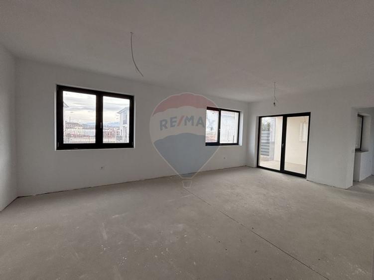 Casă / Vilă cu 4 camere de vânzare - 1