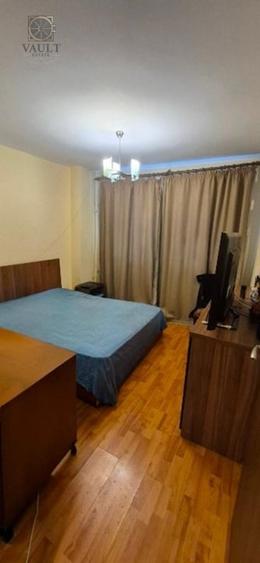 Apartament cu 3 camere semidecomandat, mobilat în Titan