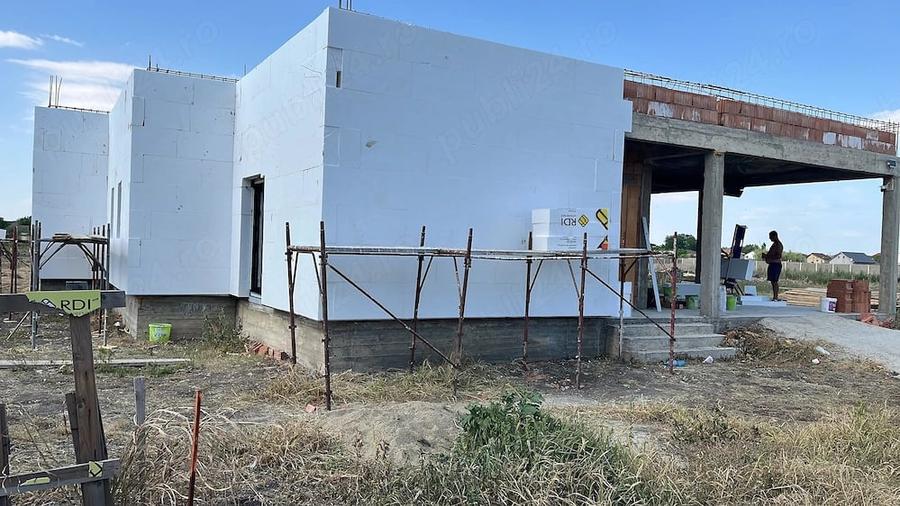 Casă cu Teren 720 Mp în Sânandrei