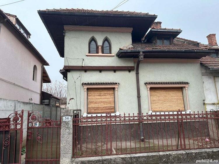 Casa de vanzare zona 1 Mai - 6