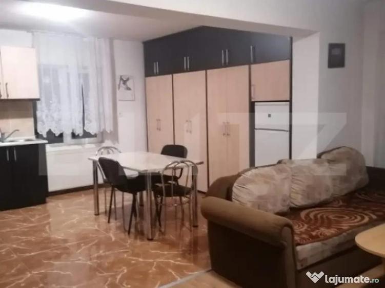 Apartament spatios de vanzare, 5 camere, 93 mp, zona Hotel D - 5