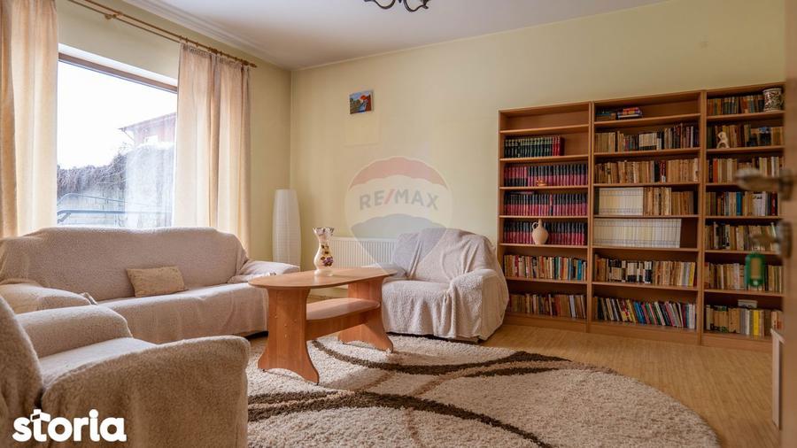 Casa / Vila cu 5 camere de vanzare - 1
