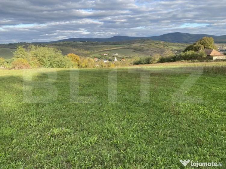 Teren intravilan in localitatea Aghires in suprafata de 1350 - 2