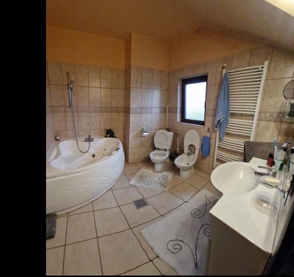 Casă individuală cu 7 camere cu Teren 1000 Mp în Tărtășești
