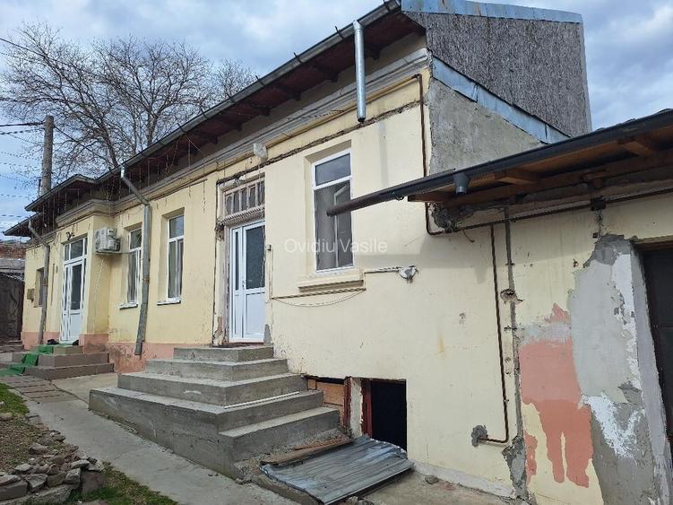 Casă cu 4 camere în Piața Centrală Casă cu 4 camere în Piața Centrală