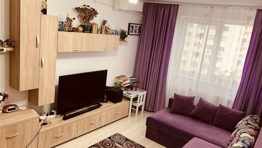 Apartament cu 3 camere decomandat, mobilat în Regie