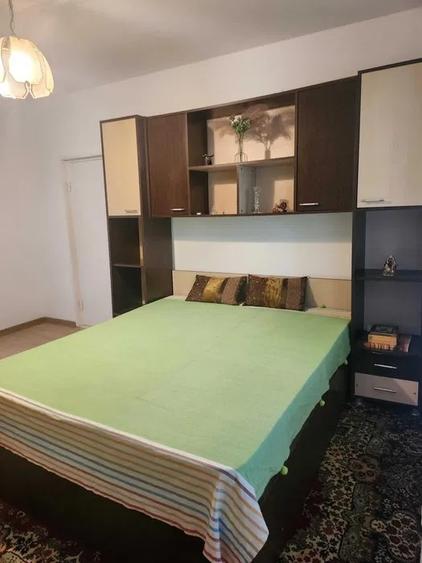 Apartament cu 2 camere, decomandat, zona Podu de Piatra - 1