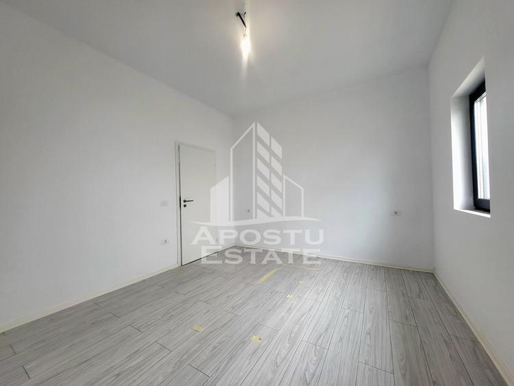 1/2 Duplex pe parter, cu 3 camere si 2 bai, Sag - 1