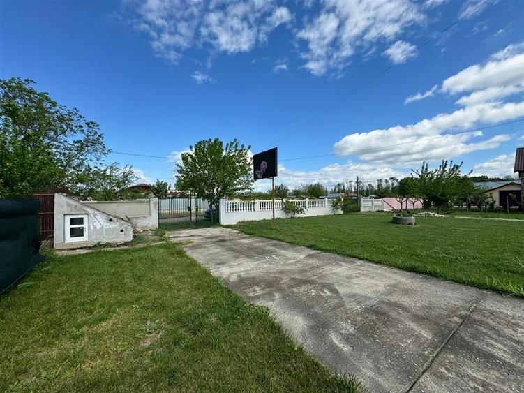 Casa demisol + parter de vanzare in Sat Vadu Rosca - Vulturu - 17