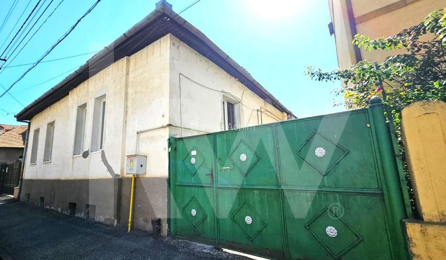 Casa individuala compusa din doua apartamente, cu teren liber de 540 mp