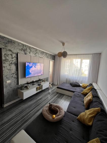 Apartament 3 camere | Decomandat | Zona Postavarului - 1