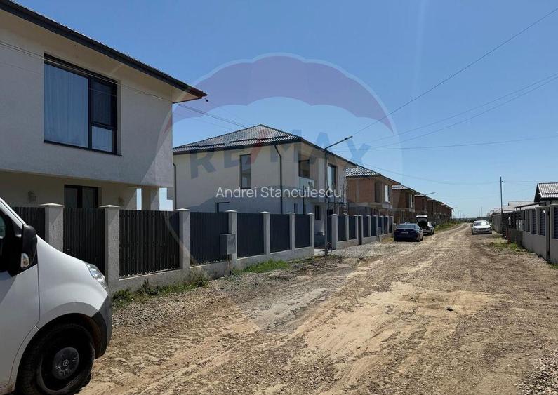 VANZARE Vila cu 4 camere in Pantelimon