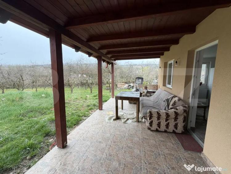 Casa cu 2 camere ?i un teren de 1000 mp - 2
