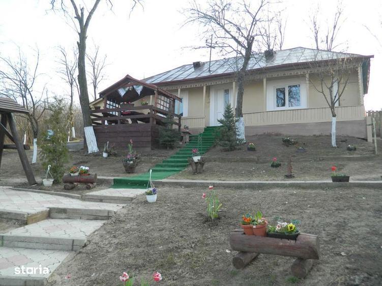 Casa langa primaria Probota - 2