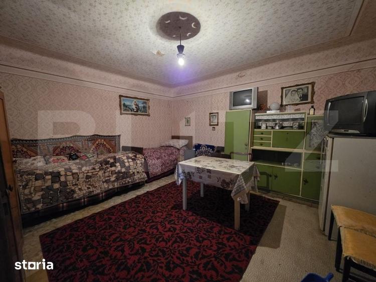 Casă cu 2 camere cu Teren 4706 Mp în Central