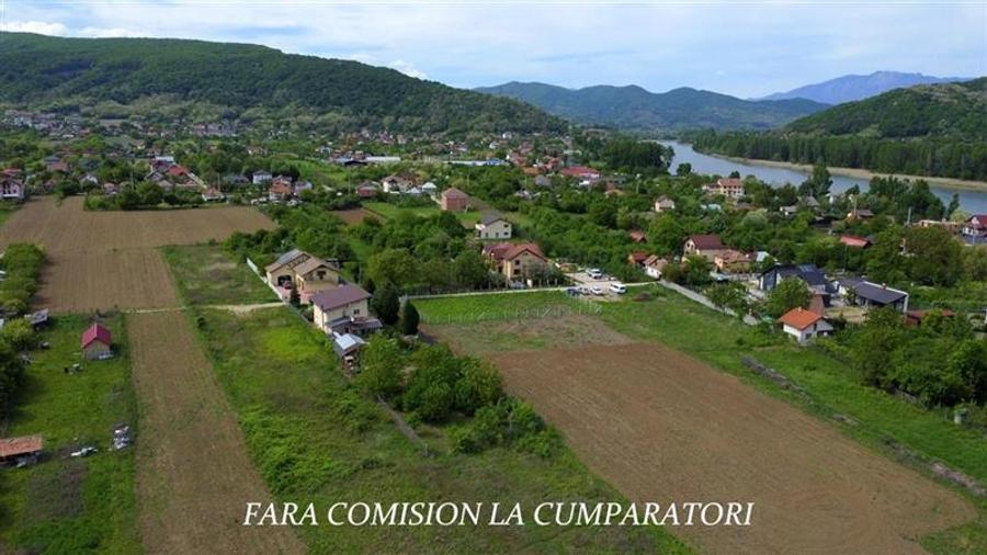 Teren Construcții intravilan de 1700 mp, în Bujoreni