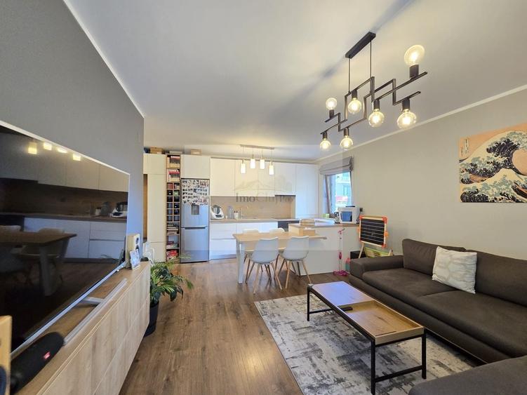Apartament cu 3 camere semidecomandat în Europa