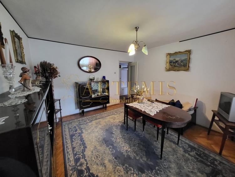 Apartament de 3 camere, decomandat, 60 mp., zona Independentei - 2