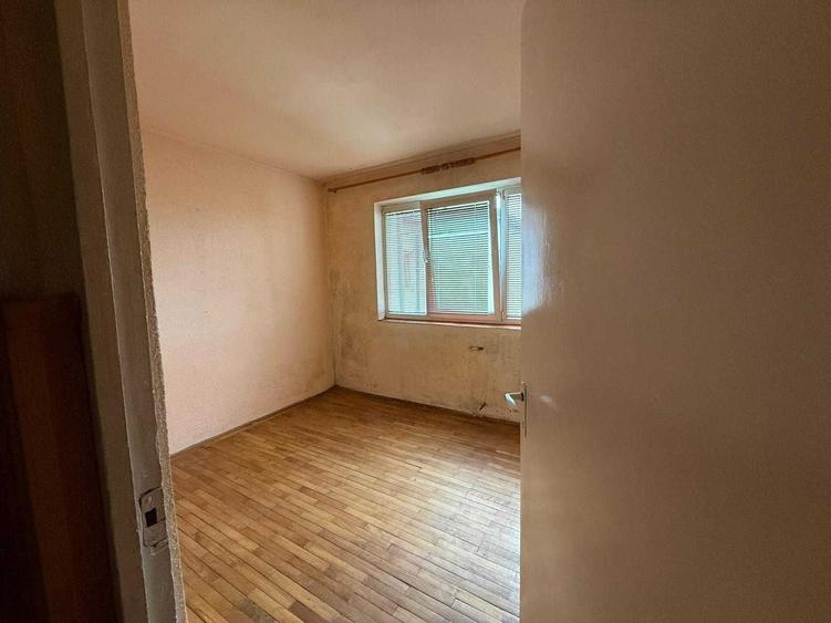 Vand apartament 2 camere, 35 mp etaj 4 Brad - 9