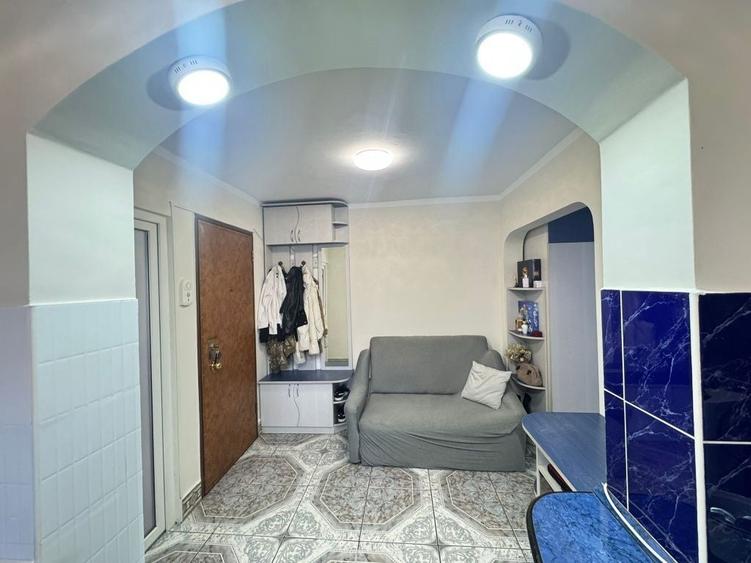 Inchiriez apartament 2 camere, decomandat, Zona Nufarul - 8