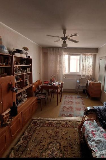 Apartament cu 4 camere decomandat- Micro 17 - 2