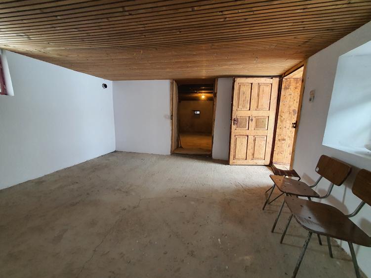 Casa singur în curte - 8