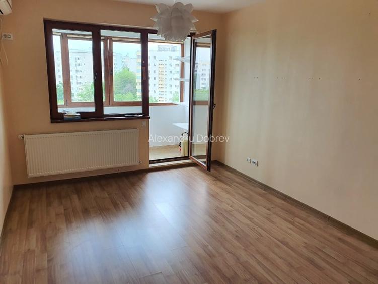 Apartament cu 5 camere decomandat în Titan Apartament cu 5 camere decomandat în Titan