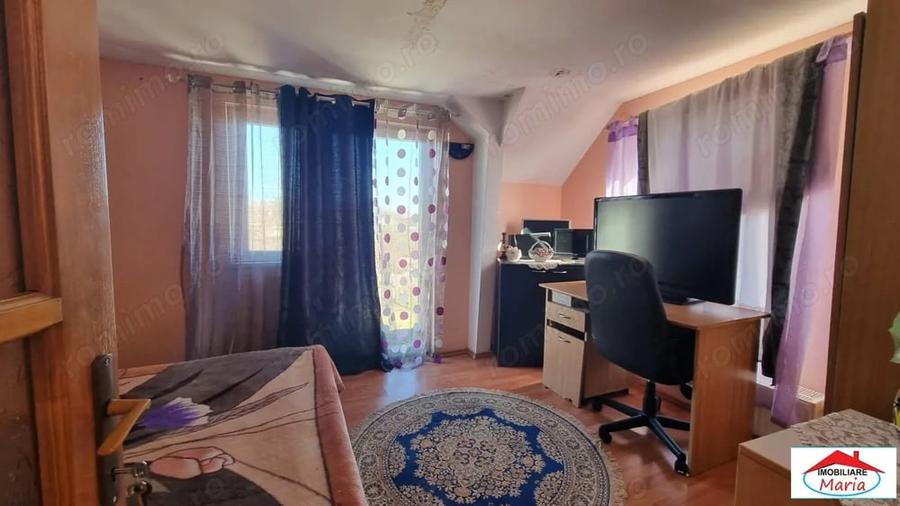 Casă cu 4 camere cu Teren 131 Mp în Păulești