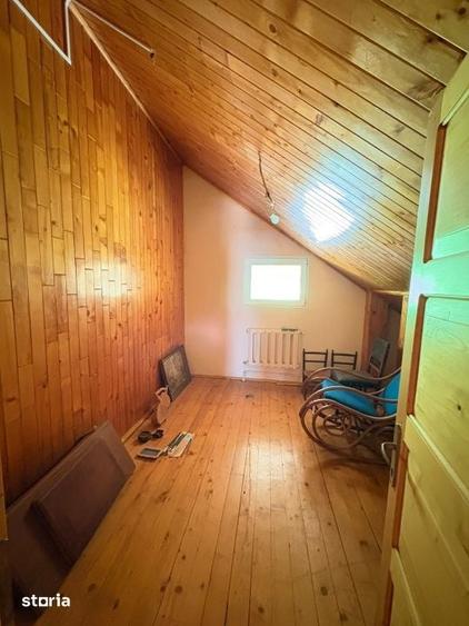 Casă cu 6 camere cu Teren 700 Mp în Valea Roșie