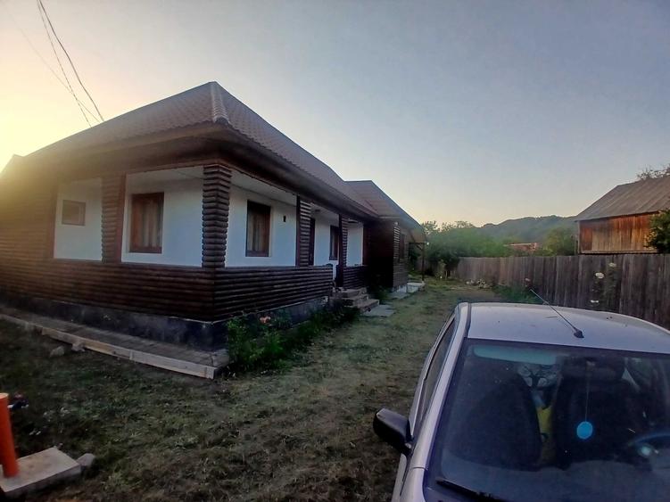 Casă cu 2 camere în Bârsești