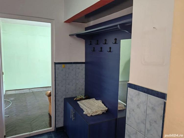 Apartament cu 3 camere în Petrila