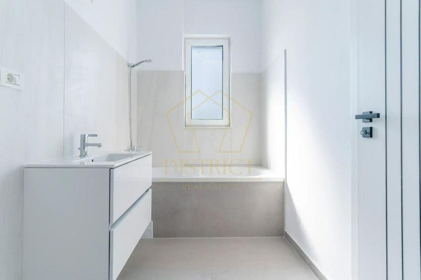 Apartament cu 3 camere semidecomandat în Aradului
