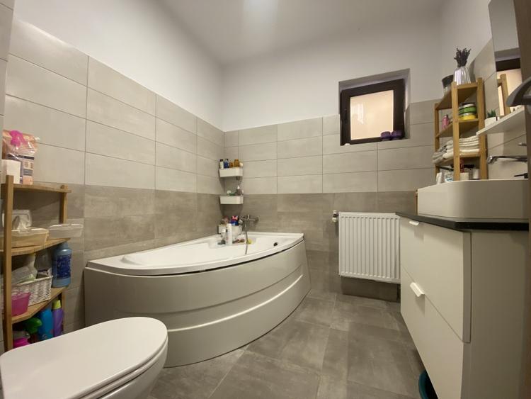 Casă cu 5 camere cu Teren 238 Mp în Cisnădie