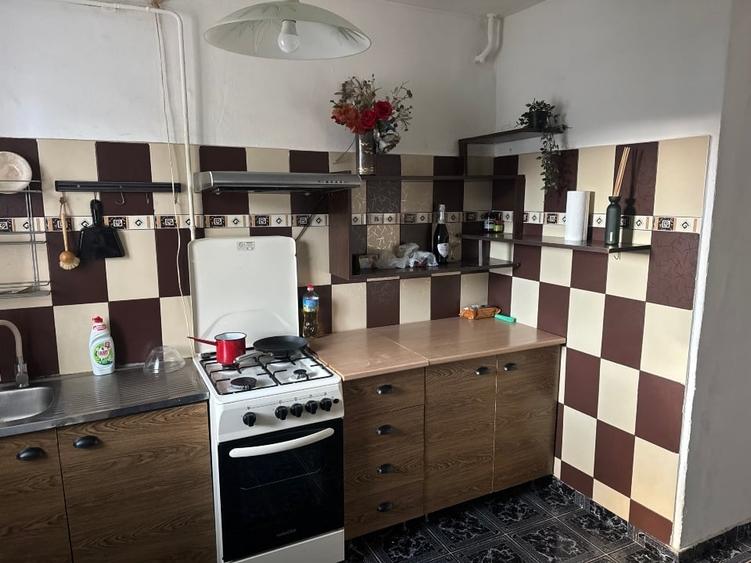 Apartament cu 2 camere semidecomandat, mobilat în Galata