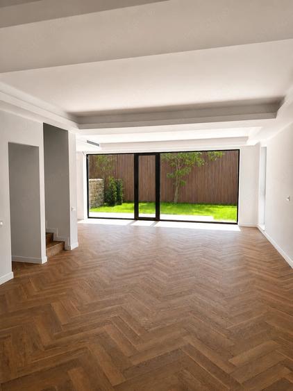 Casă cu 5 camere cu Teren 236 Mp în Central