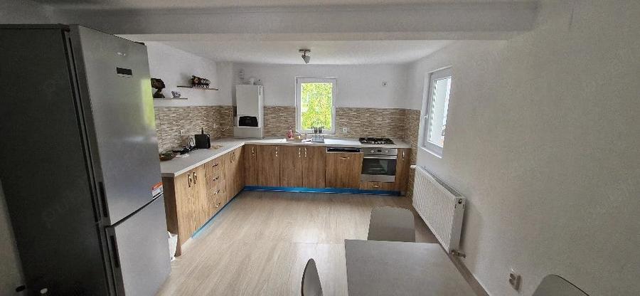 Apartament cu 4 camere decomandat în Poiana Țapului