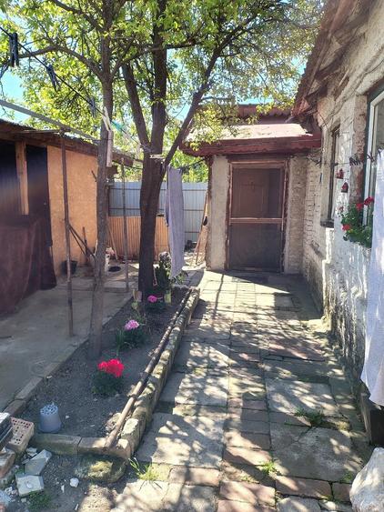 Casă cu 2 camere cu Teren 272 Mp în Central