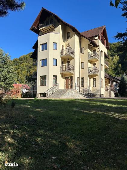 Casă cu Teren 2000 Mp în Moieciu