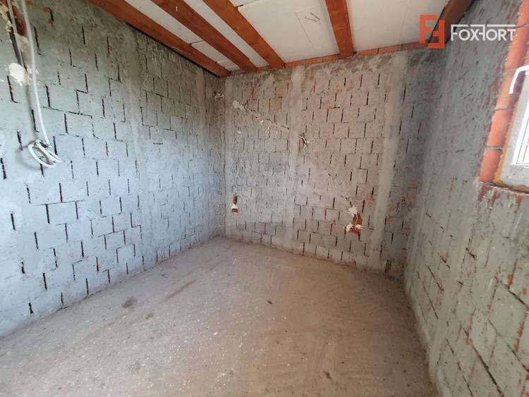Casă individuală cu 5 camere cu Canalizare în Jebel