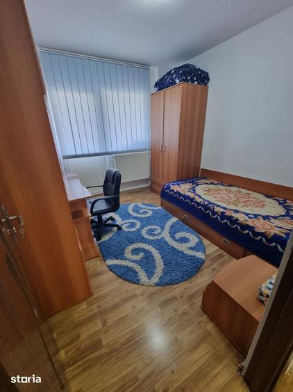 Apartament cu 3 camere decomandat în Onești