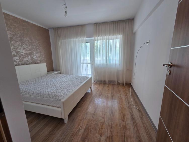 Apartament cu 4 camere decomandat în Doamna Ghica