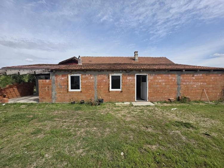 Casă cu 2 camere cu Teren 732 Mp în Tormac