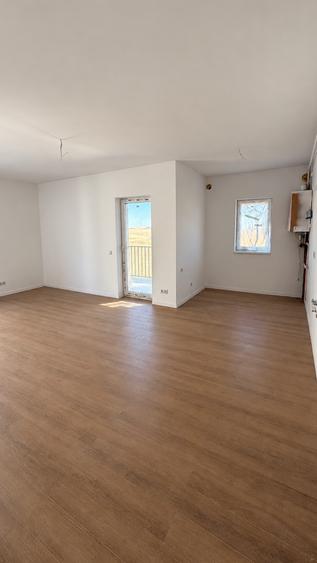 Apartament cu 3 camere semidecomandat în Turnișor