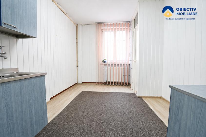 Apartament cu 4 camere decomandat în Central